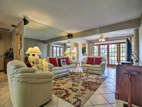 Hollywood Home 989595
