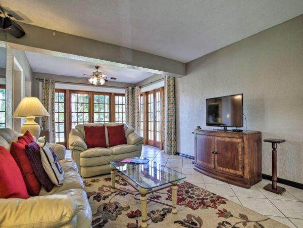 Hollywood Home 989595