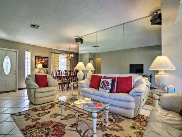 Hollywood Home 989595