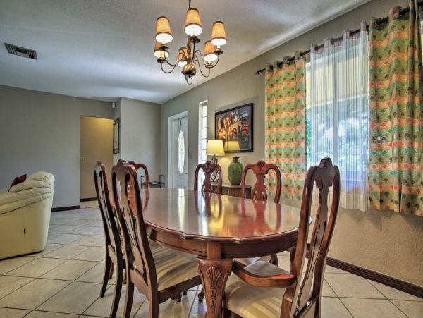 Hollywood Home 989595