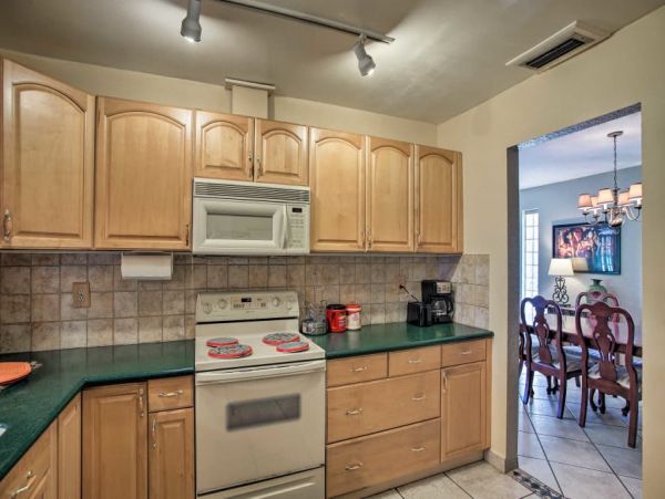 Hollywood Home 989595