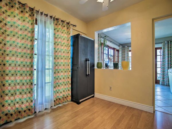Hollywood Home 989595