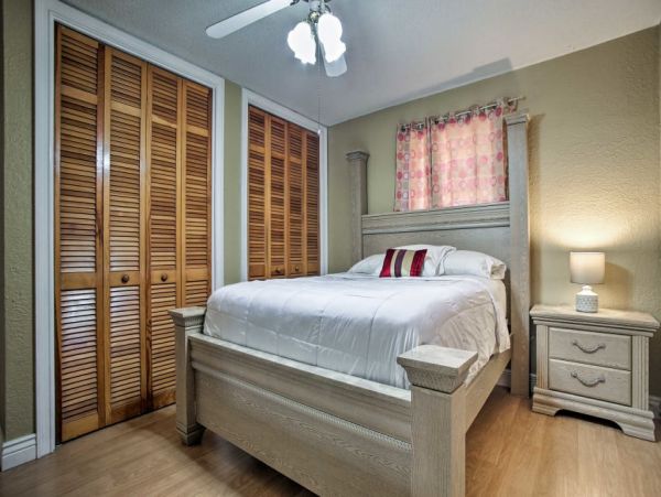 Hollywood Home 989595
