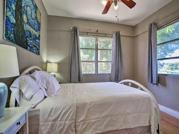 Hollywood Home 989595
