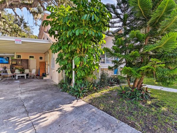 Daytona Beach Home 989601