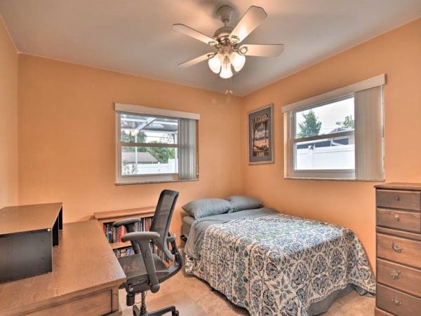 St. Petersburg Home 989634