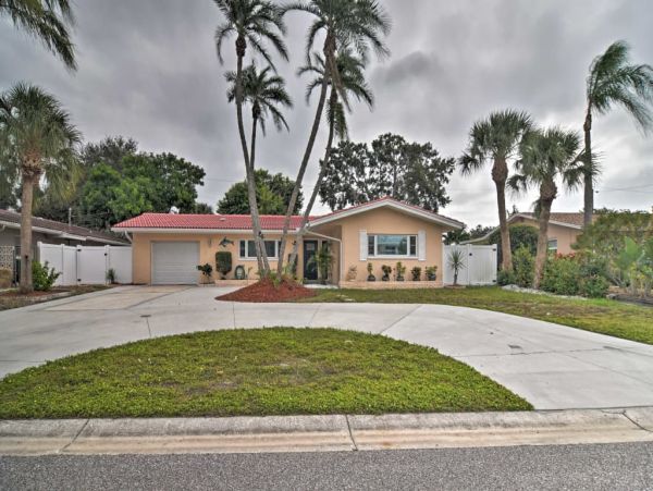 St. Petersburg Home 989634