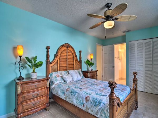 St. Petersburg Home 989637