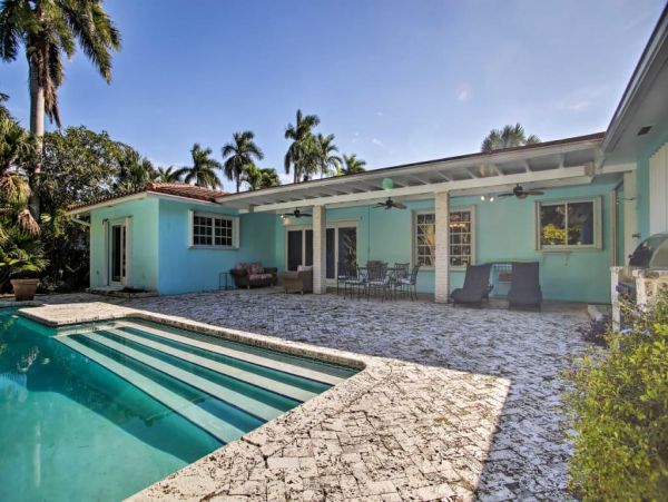 Hollywood Home 989644