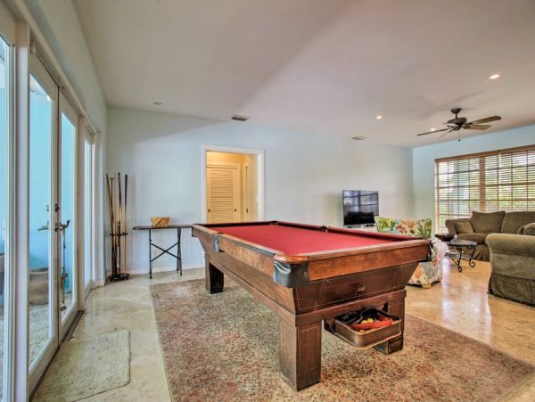 Hollywood Home 989644