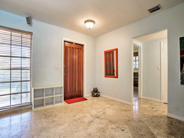 Hollywood Home 989644