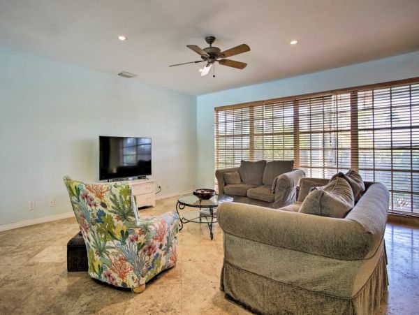Hollywood Home 989644