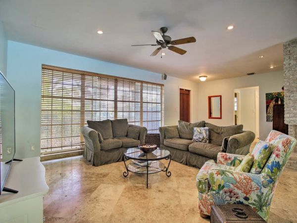 Hollywood Home 989644