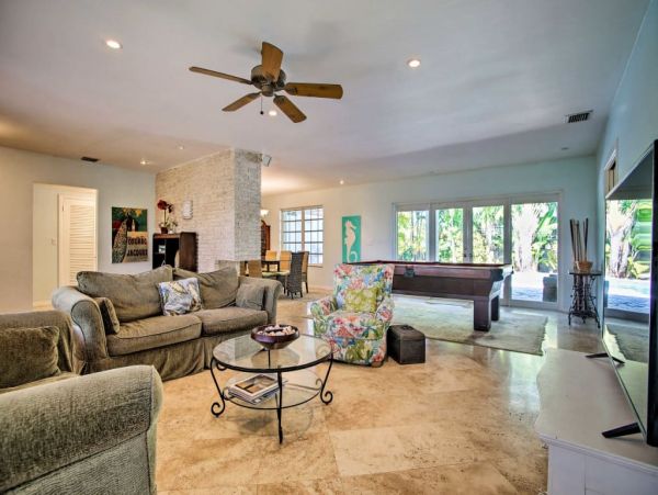 Hollywood Home 989644