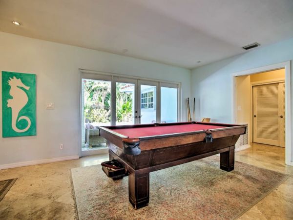 Hollywood Home 989644