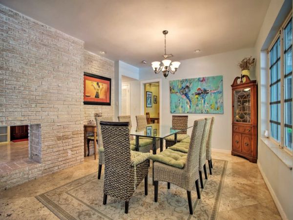Hollywood Home 989644