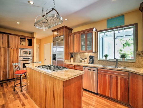 Hollywood Home 989644