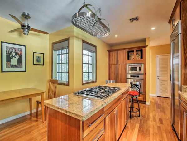Hollywood Home 989644