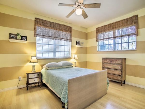 Hollywood Home 989644