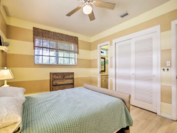 Hollywood Home 989644
