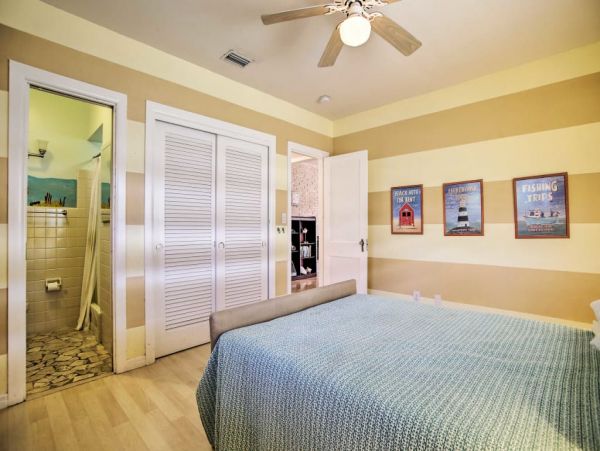 Hollywood Home 989644