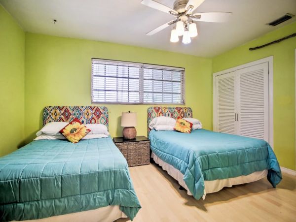 Hollywood Home 989644
