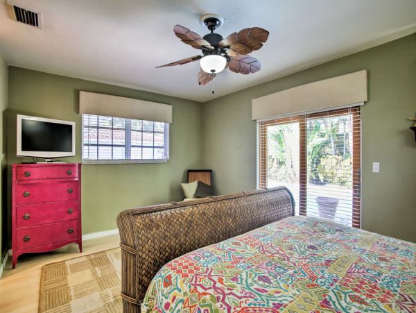 Hollywood Home 989644