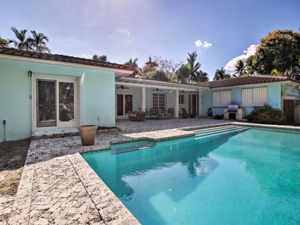 Hollywood Home 989644