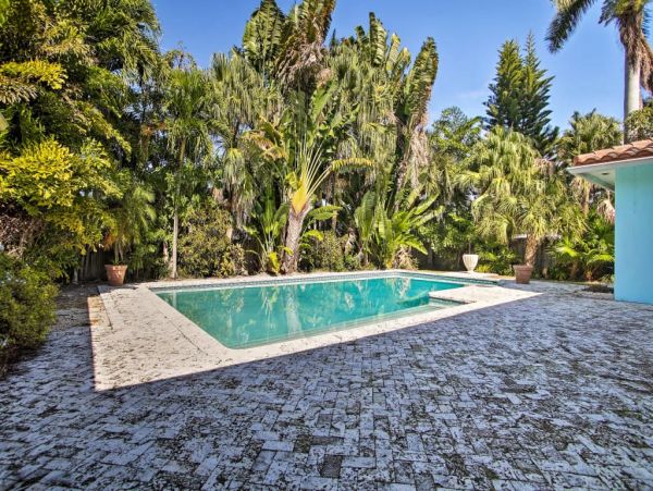 Hollywood Home 989644