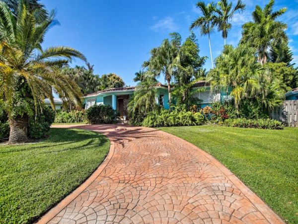 Hollywood Home 989644