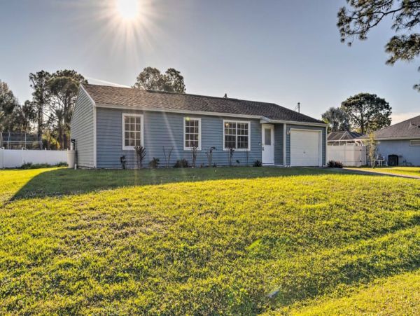 Three Bedroom Charming Vacation Home in North Port Six Guests