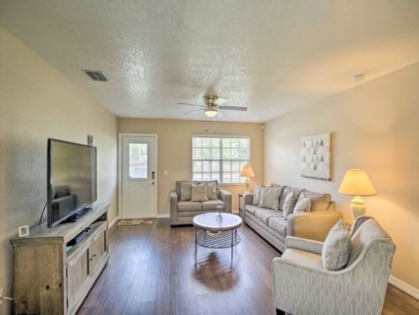 Three Bedroom Charming Vacation Home in North Port Six Guests