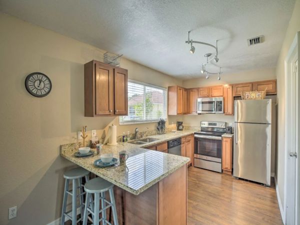 Three Bedroom Charming Vacation Home in North Port Six Guests