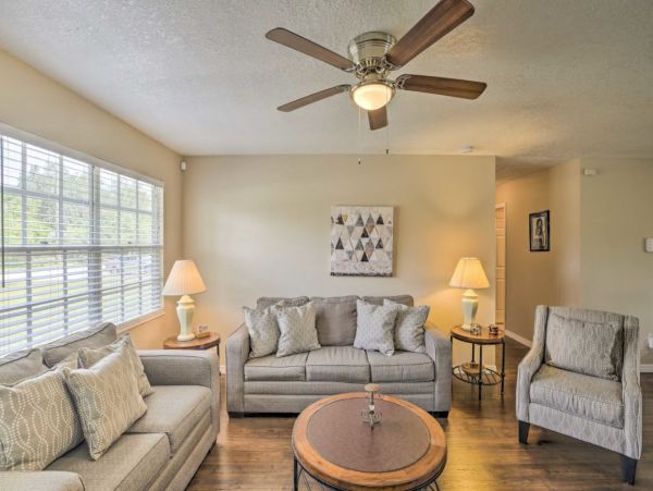 Three Bedroom Charming Vacation Home in North Port Six Guests
