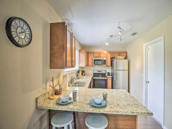 Three Bedroom Charming Vacation Home in North Port Six Guests