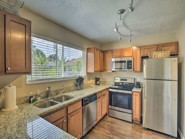 Three Bedroom Charming Vacation Home in North Port Six Guests