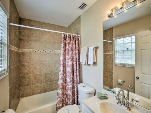 Three Bedroom Charming Vacation Home in North Port Six Guests
