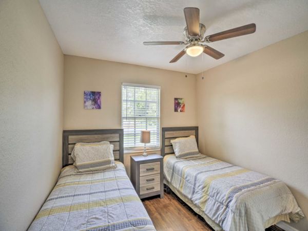 Three Bedroom Charming Vacation Home in North Port Six Guests
