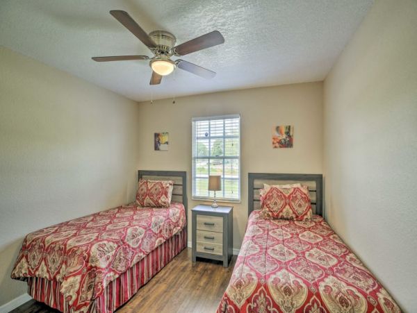 Three Bedroom Charming Vacation Home in North Port Six Guests