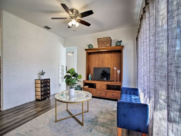 Hollywood Home 989665