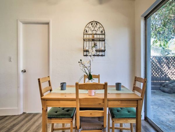 Hollywood Home 989665
