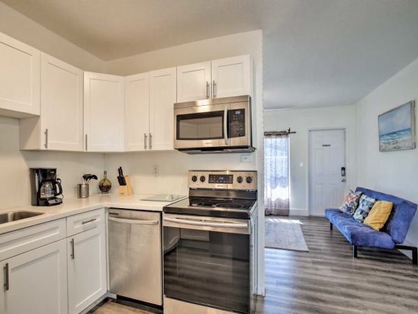 Hollywood Home 989665