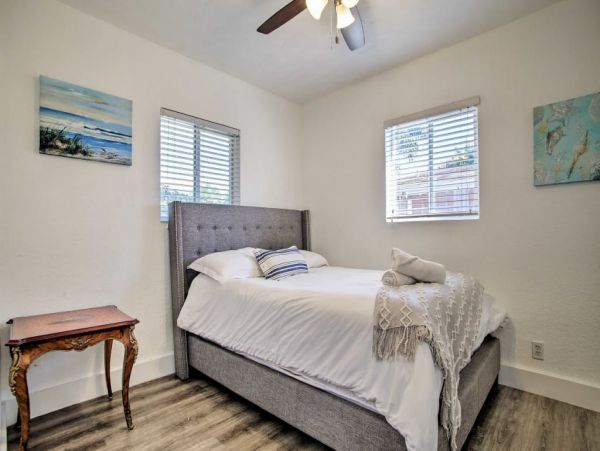 Hollywood Home 989665