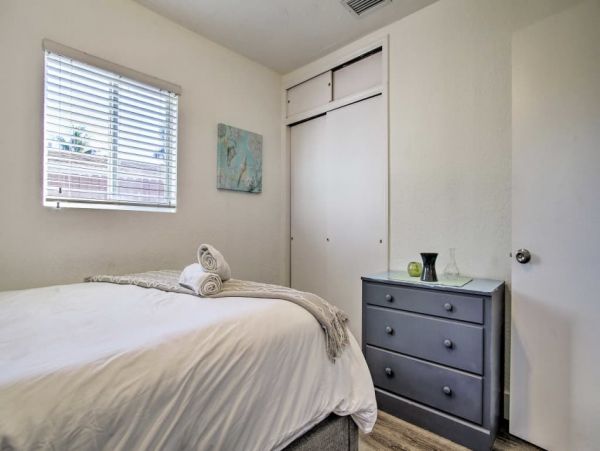 Hollywood Home 989665