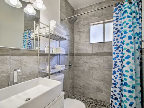 Hollywood Home 989665
