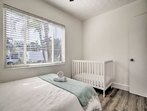Hollywood Home 989665
