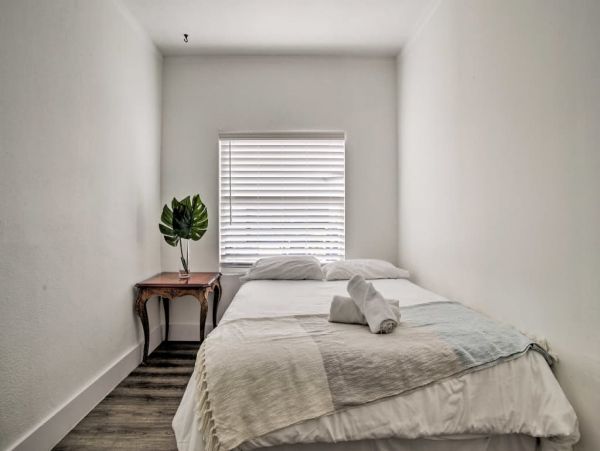 Hollywood Home 989665
