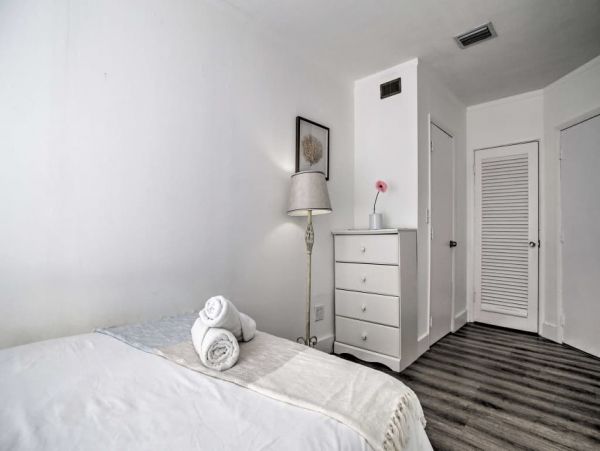 Hollywood Home 989665