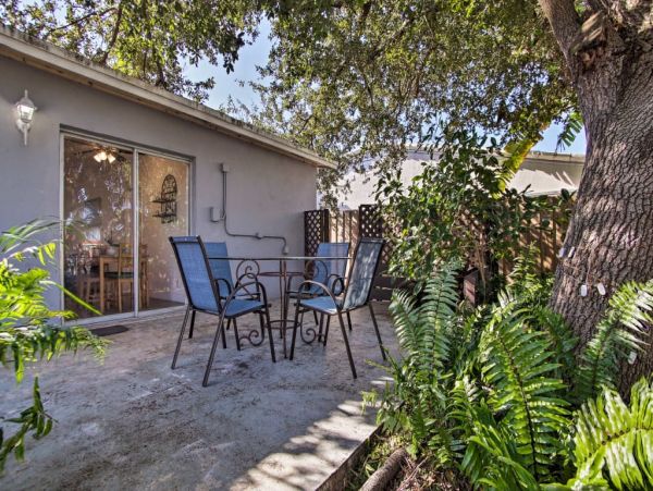 Hollywood Home 989665