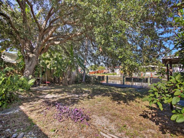 Hollywood Home 989665